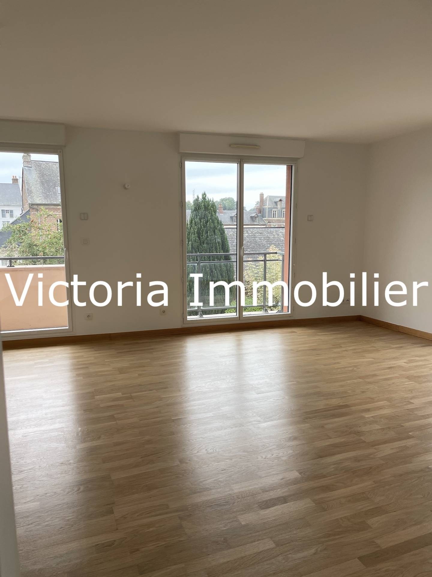 LOUÉ Appartement 2 pièces à AUFFAY avec ascenseur et garage