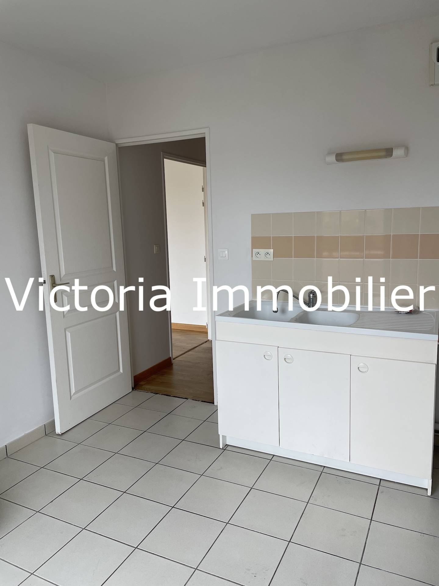 LOUÉ Appartement 2 pièces à AUFFAY avec ascenseur et garage