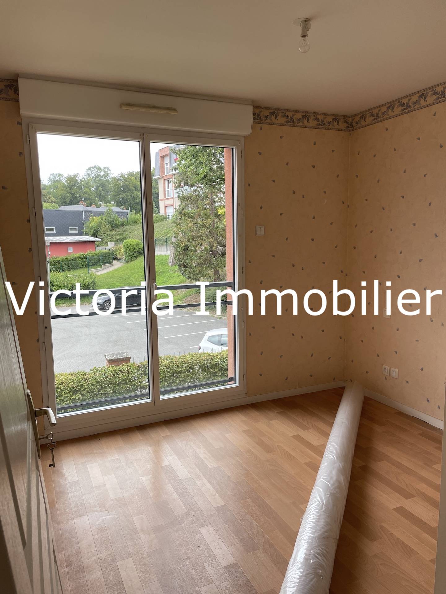 LOUÉ Appartement 2 pièces à AUFFAY avec ascenseur et garage