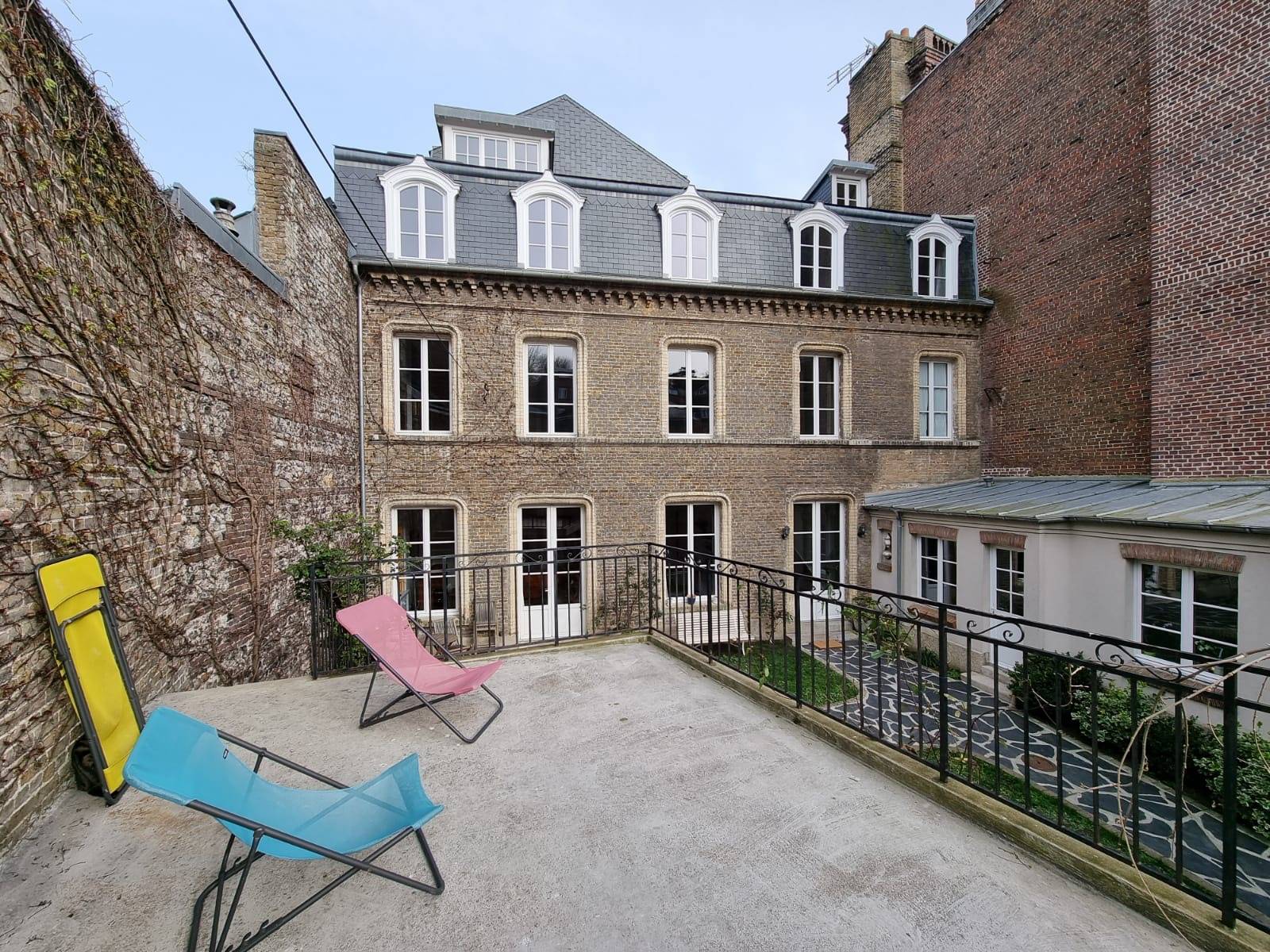 maison centre ville de dieppe avec 5 chambres d'environ 223 m²