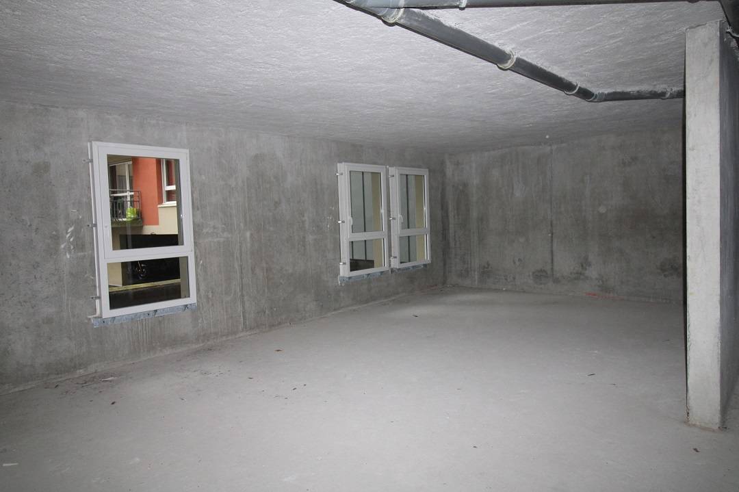 Local commercial surface 106 m² - livré brute à Dieppe