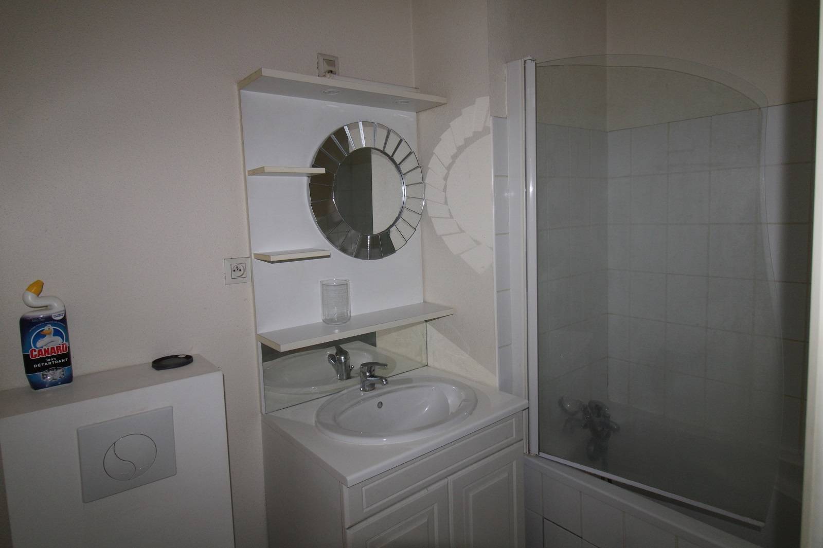 Grand studio vendu meublé idéal investisseur proposé par Victoria Immobilier