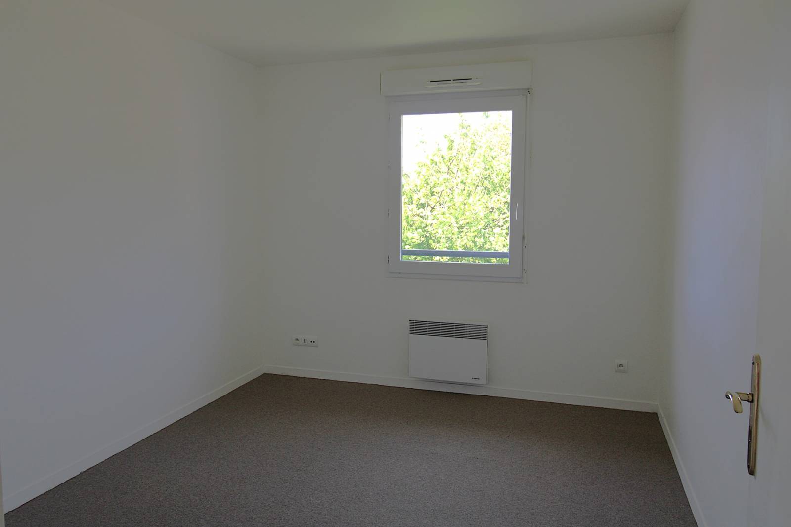 A VENDRE APPARTEMENT 1 CHAMBRE - BALCON - PARKING - PROCHE EPR2