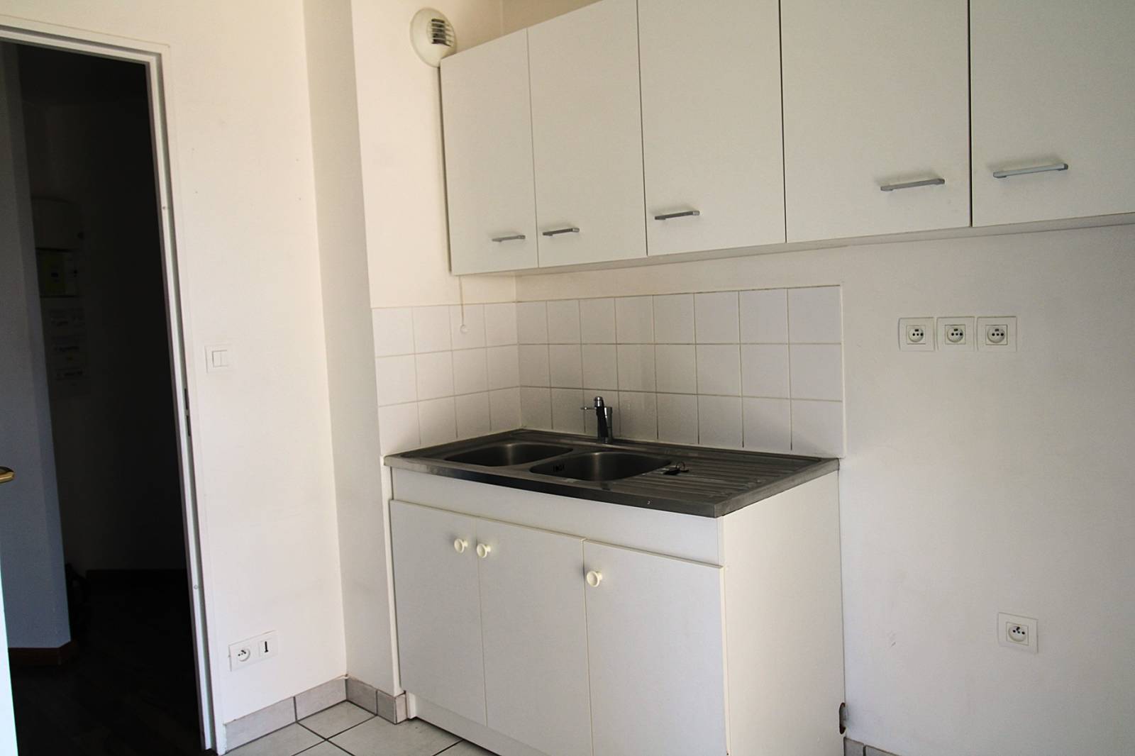 A VENDRE APPARTEMENT 1 CHAMBRE - BALCON - PARKING - PROCHE EPR2