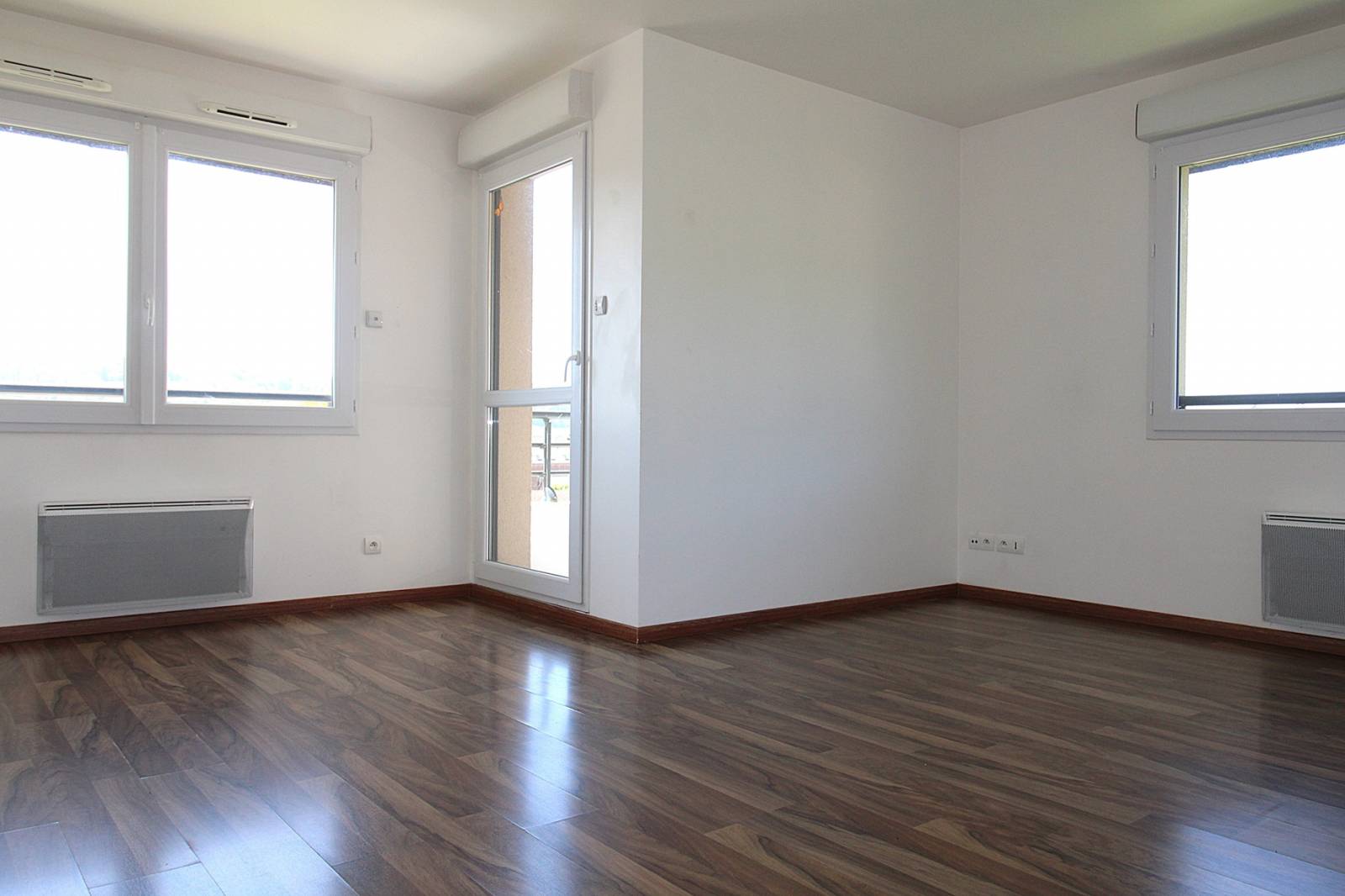 A VENDRE APPARTEMENT 1 CHAMBRE - BALCON - PARKING - PROCHE EPR2