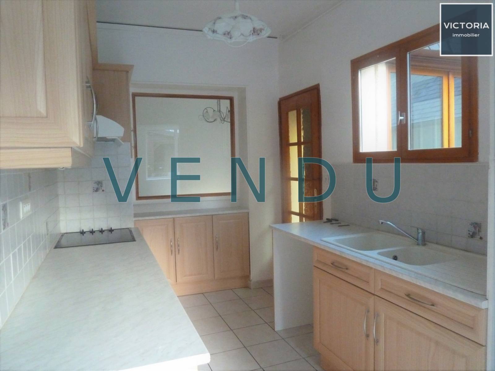 Cuisine séparée avec coin repas vente maison Rouxmesnil Bouteilles 76