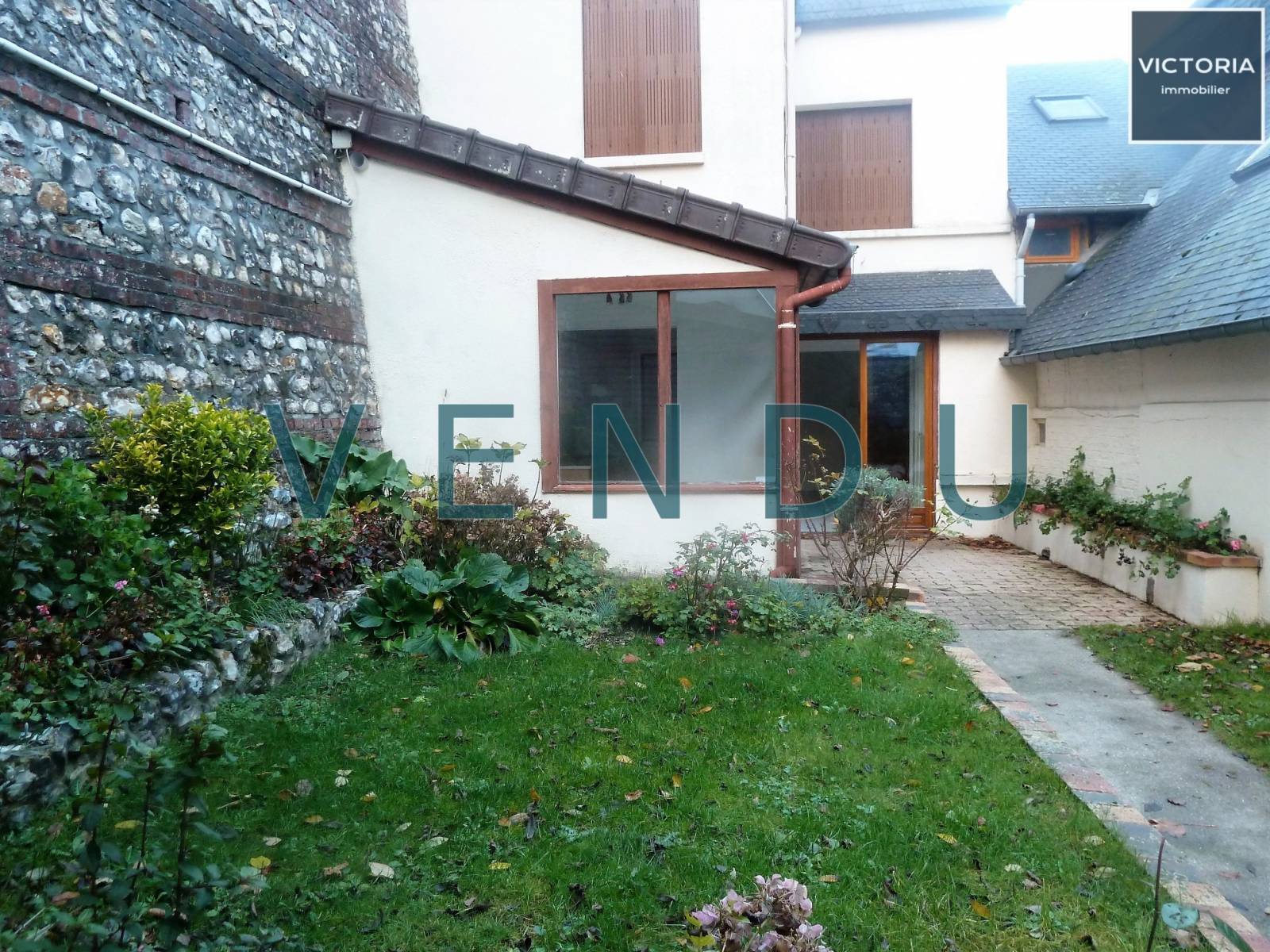 Jardin intérieur maison atypique Rouxmesnil Bouteilles 76