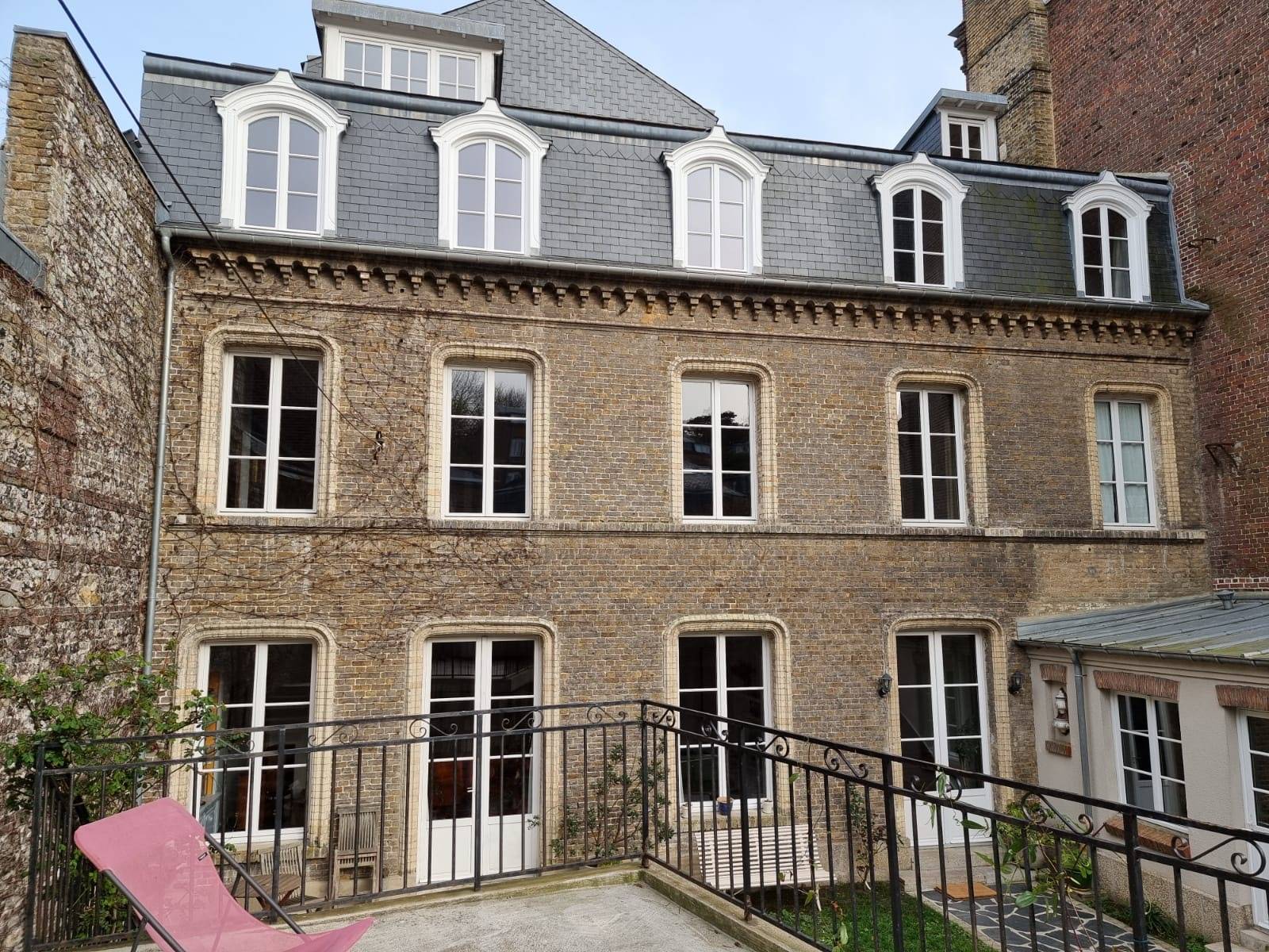 maison centre ville de dieppe avec 5 chambres d'environ 223 m²