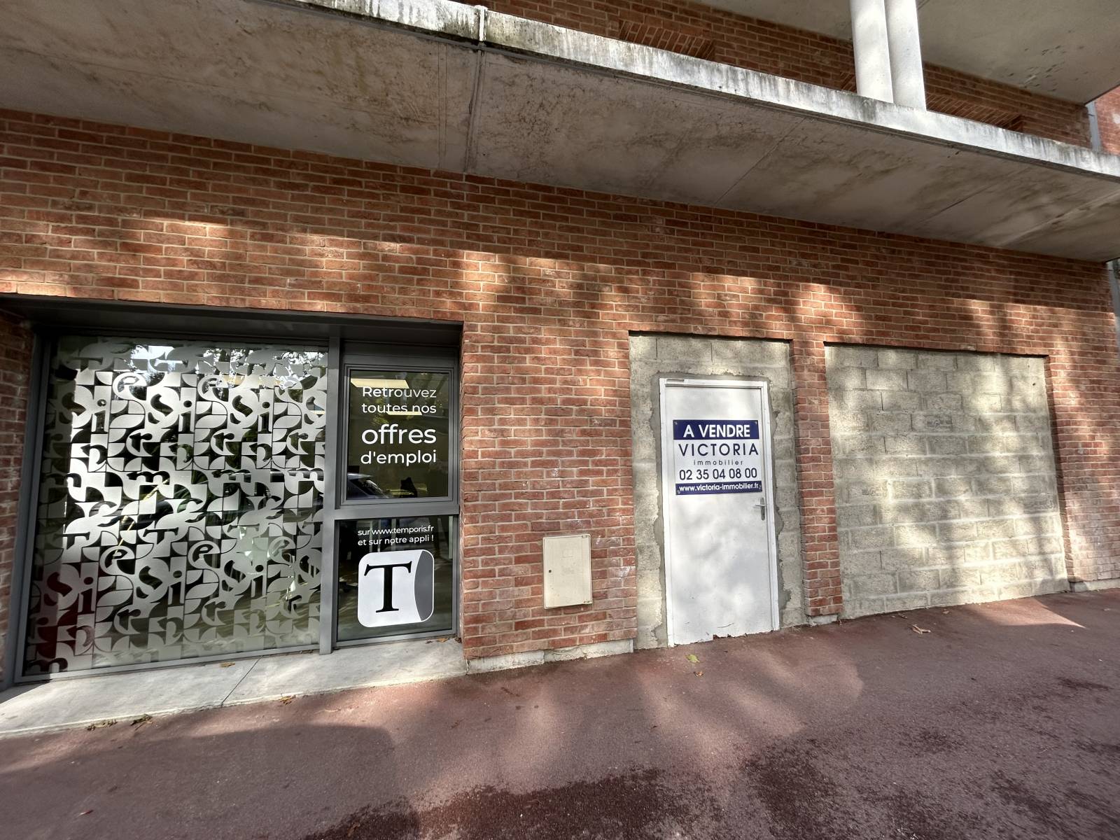Victoria Immobilier vous propose en exclusivité un local commercial neuf