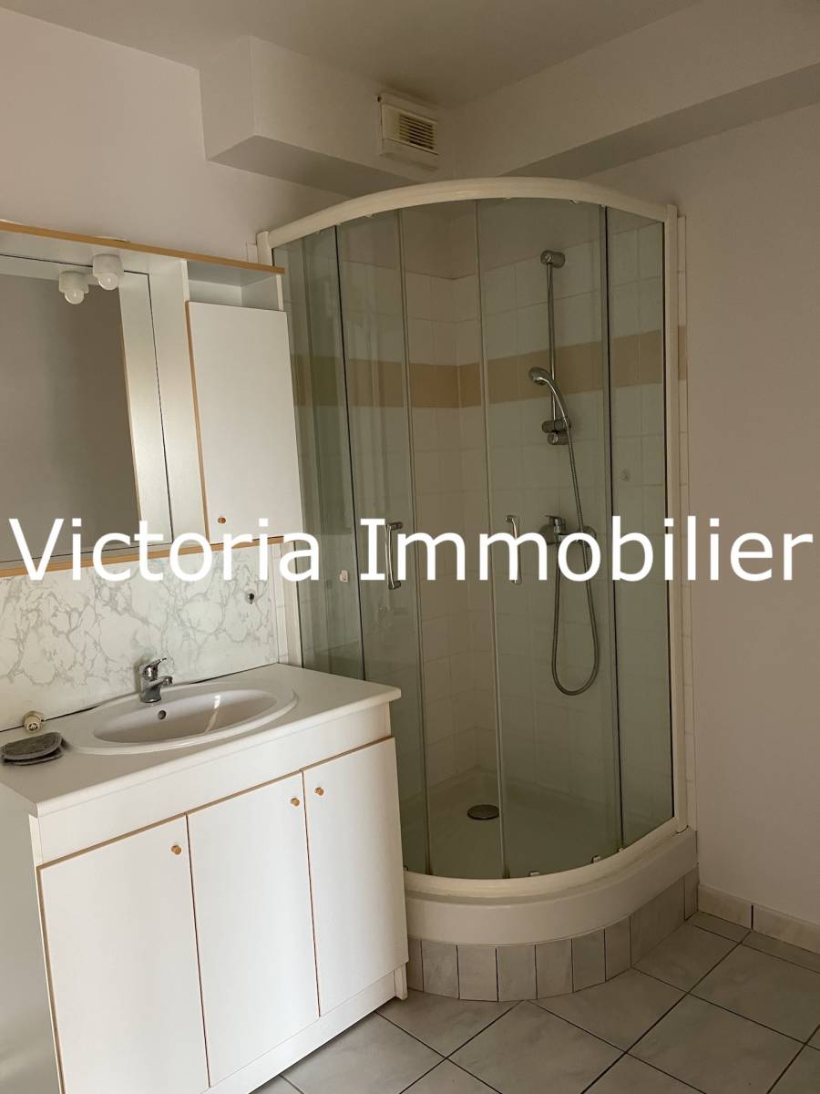 LOUÉ Appartement 2 pièces à AUFFAY avec ascenseur et garage