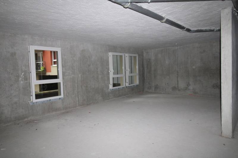 Local commercial surface 106 m² - livré brute à Dieppe