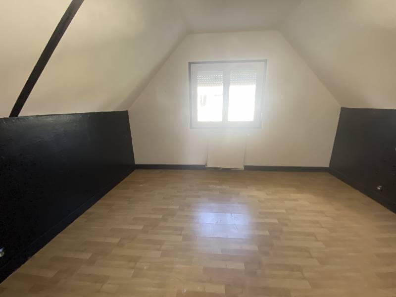 maison avec 3 chambres d'environ 100m² avec jardin dans le centre d'Offranville