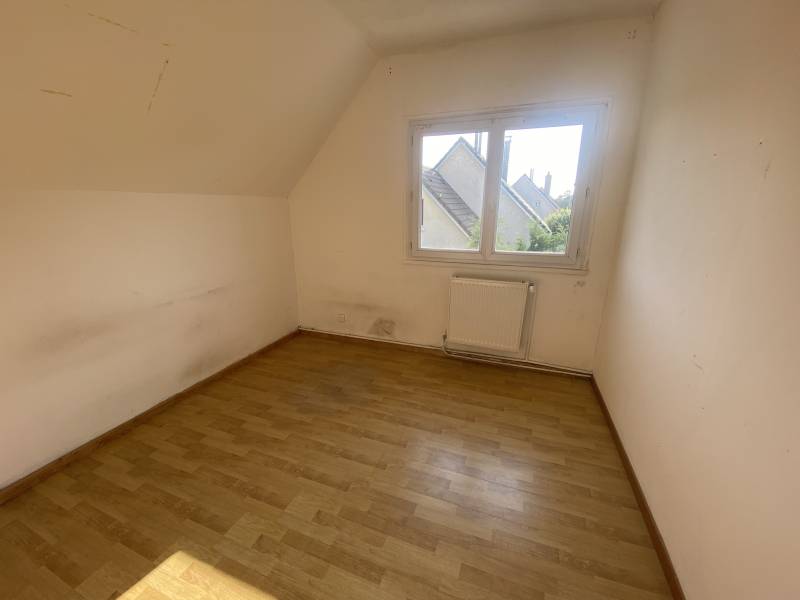 maison avec 3 chambres d'environ 100m² avec jardin dans le centre d'Offranville