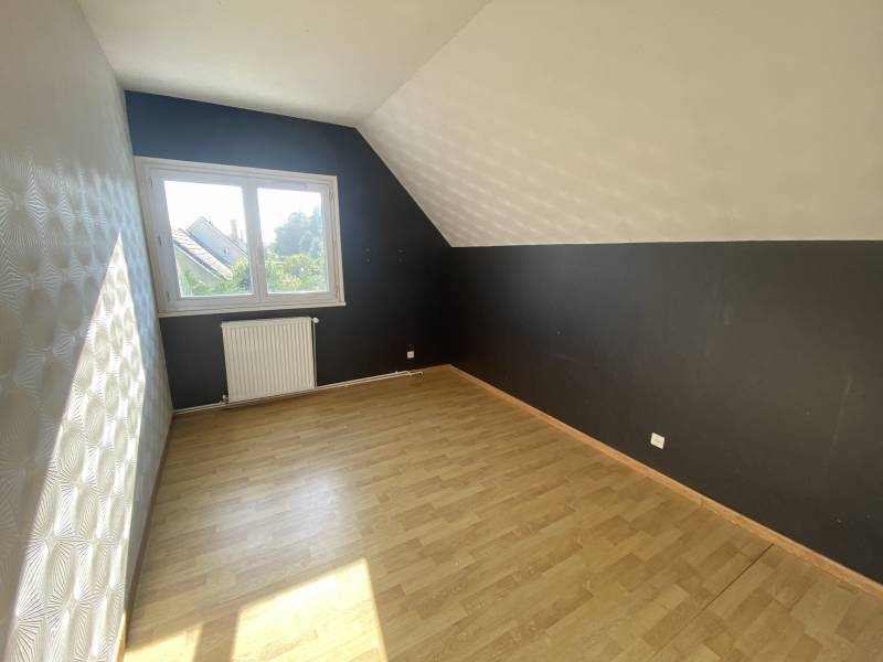 maison avec 3 chambres d'environ 100m² avec jardin dans le centre d'Offranville