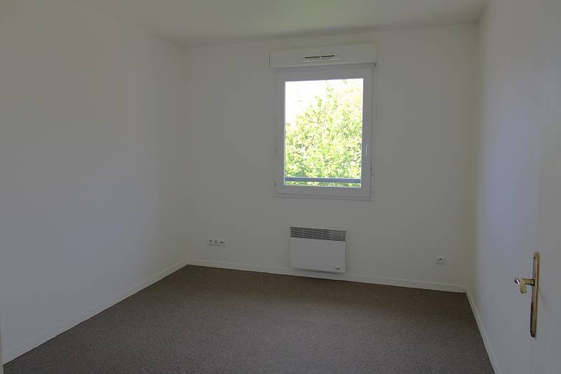 A VENDRE APPARTEMENT 1 CHAMBRE - BALCON - PARKING - PROCHE EPR2