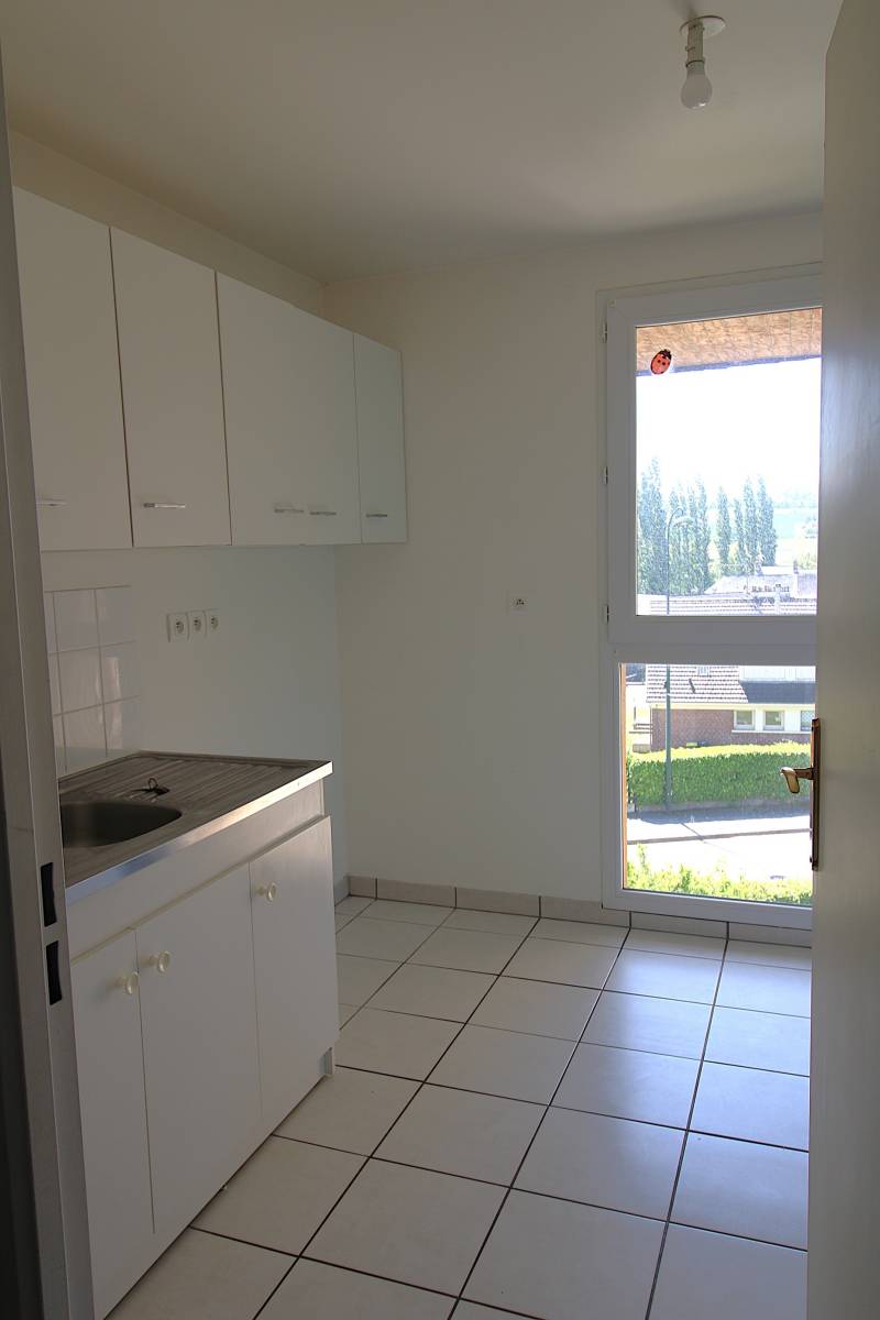 A VENDRE APPARTEMENT 1 CHAMBRE - BALCON - PARKING - PROCHE EPR2