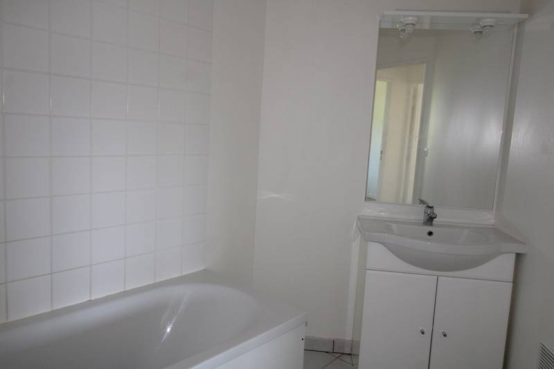 A VENDRE APPARTEMENT 1 CHAMBRE - BALCON - PARKING - PROCHE EPR2