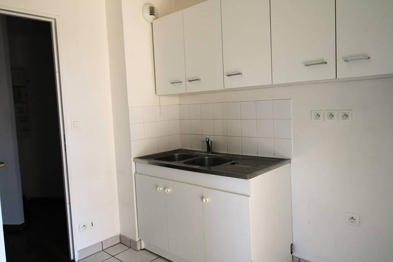 A VENDRE APPARTEMENT 1 CHAMBRE - BALCON - PARKING - PROCHE EPR2
