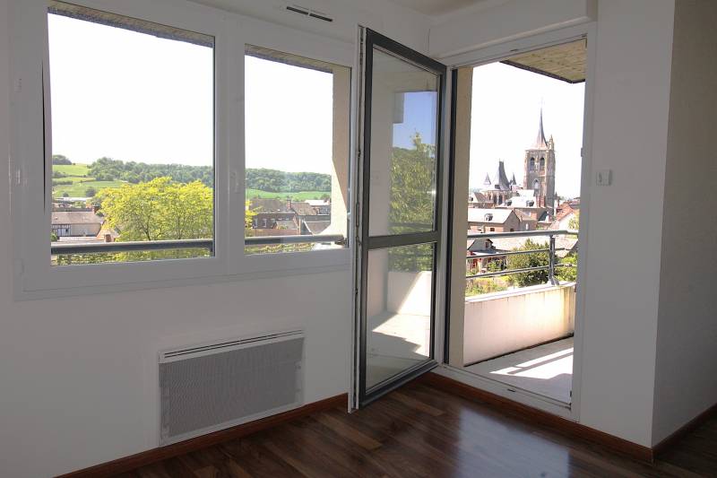 A VENDRE APPARTEMENT 1 CHAMBRE - BALCON - PARKING - PROCHE EPR2