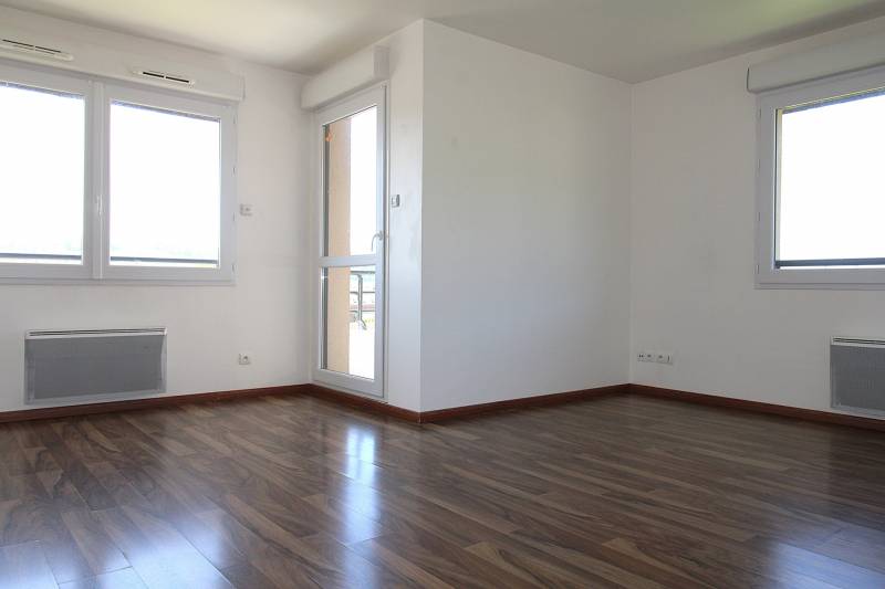 A VENDRE APPARTEMENT 1 CHAMBRE - BALCON - PARKING - PROCHE EPR2