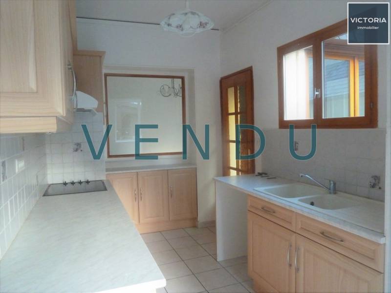 Cuisine séparée avec coin repas vente maison Rouxmesnil Bouteilles 76